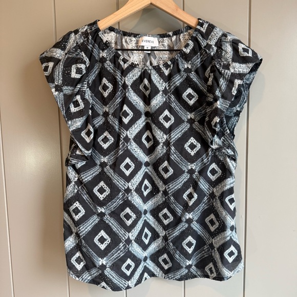 Evereve Oaklynn Eyelet Top Medium Like New - Picture 4 of 10